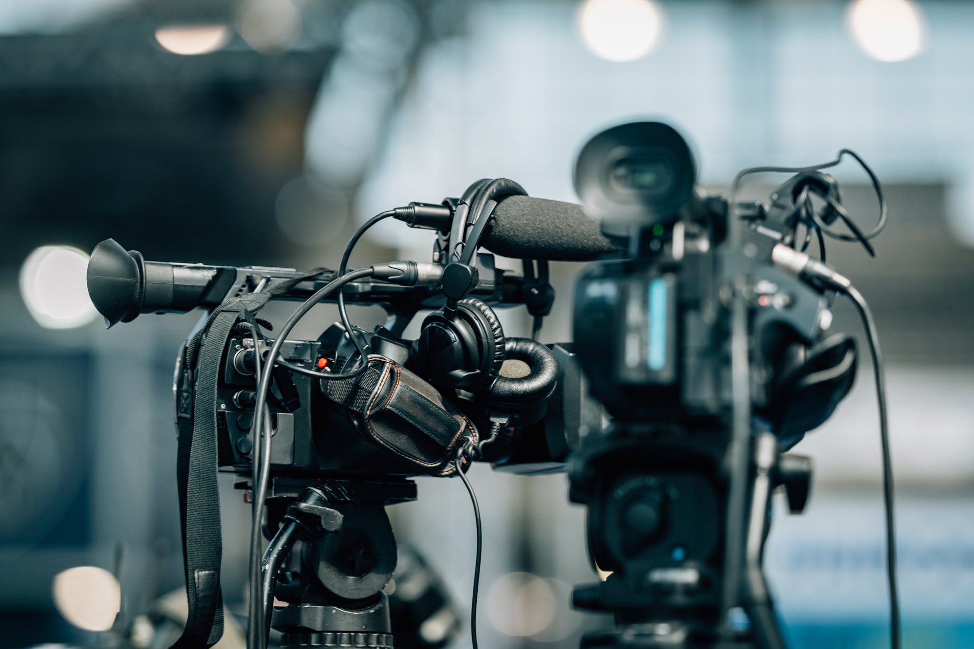 Live streaming. Camera at a Press Conference.